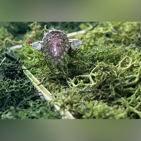 Ring - Picture 1 of 13